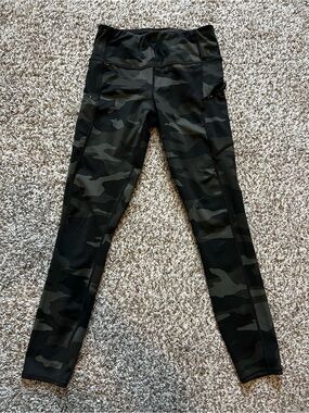 Athleta Camo Contender 7/8 Tight in Powerlift Sz XS